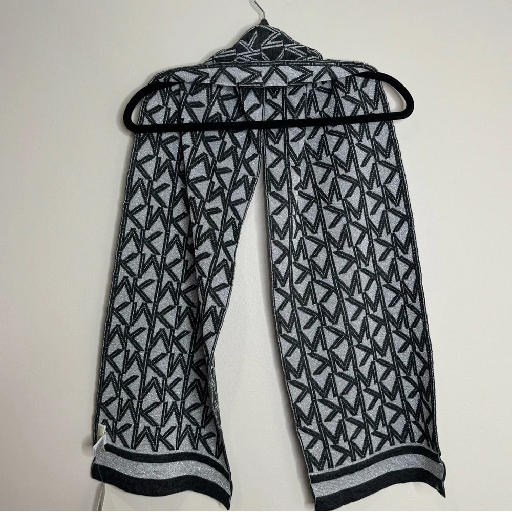 NWT Michael Kors Women’s MK‎ Knit Scarf Gray Silver